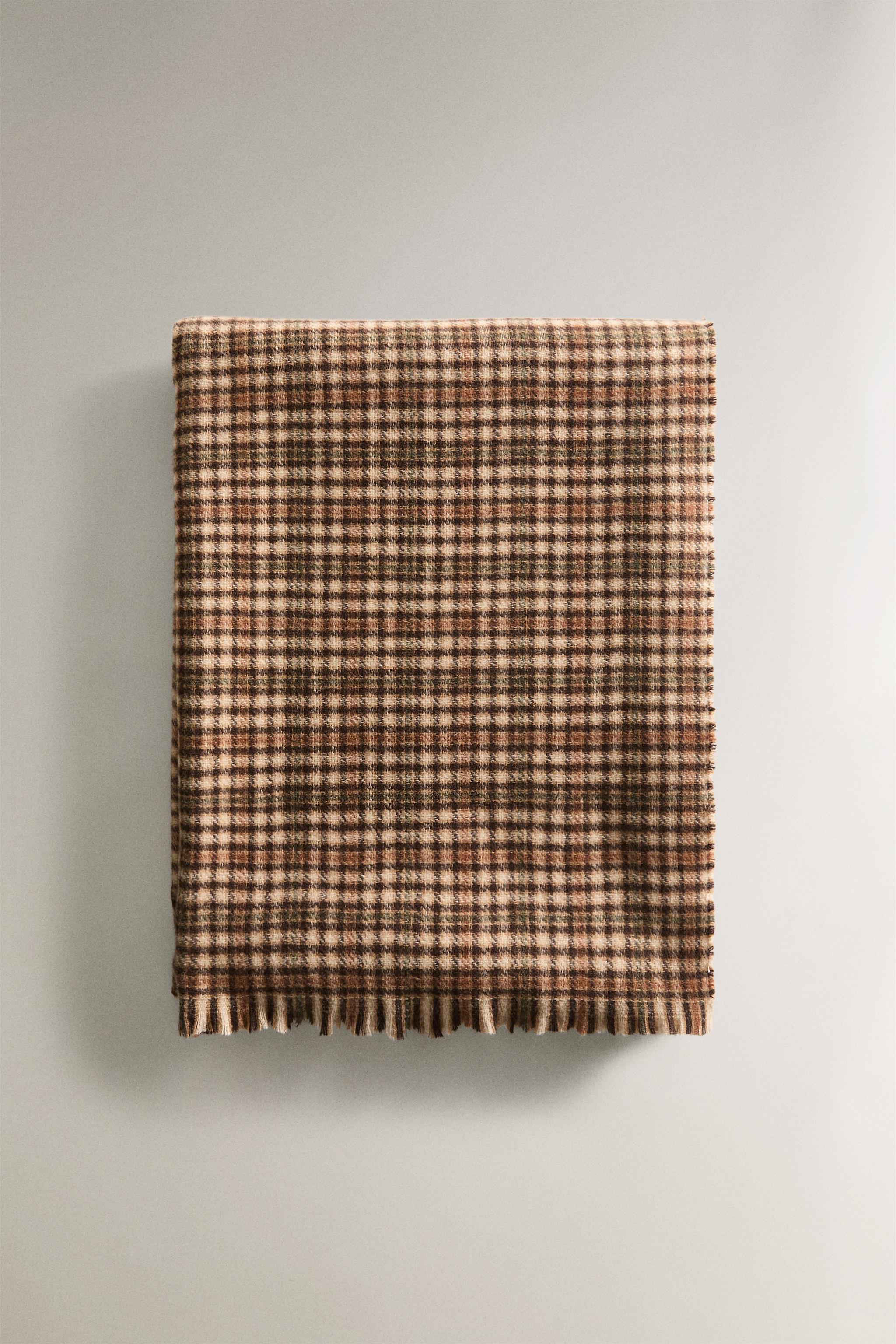 PLAID BLANKET WITH FRINGE